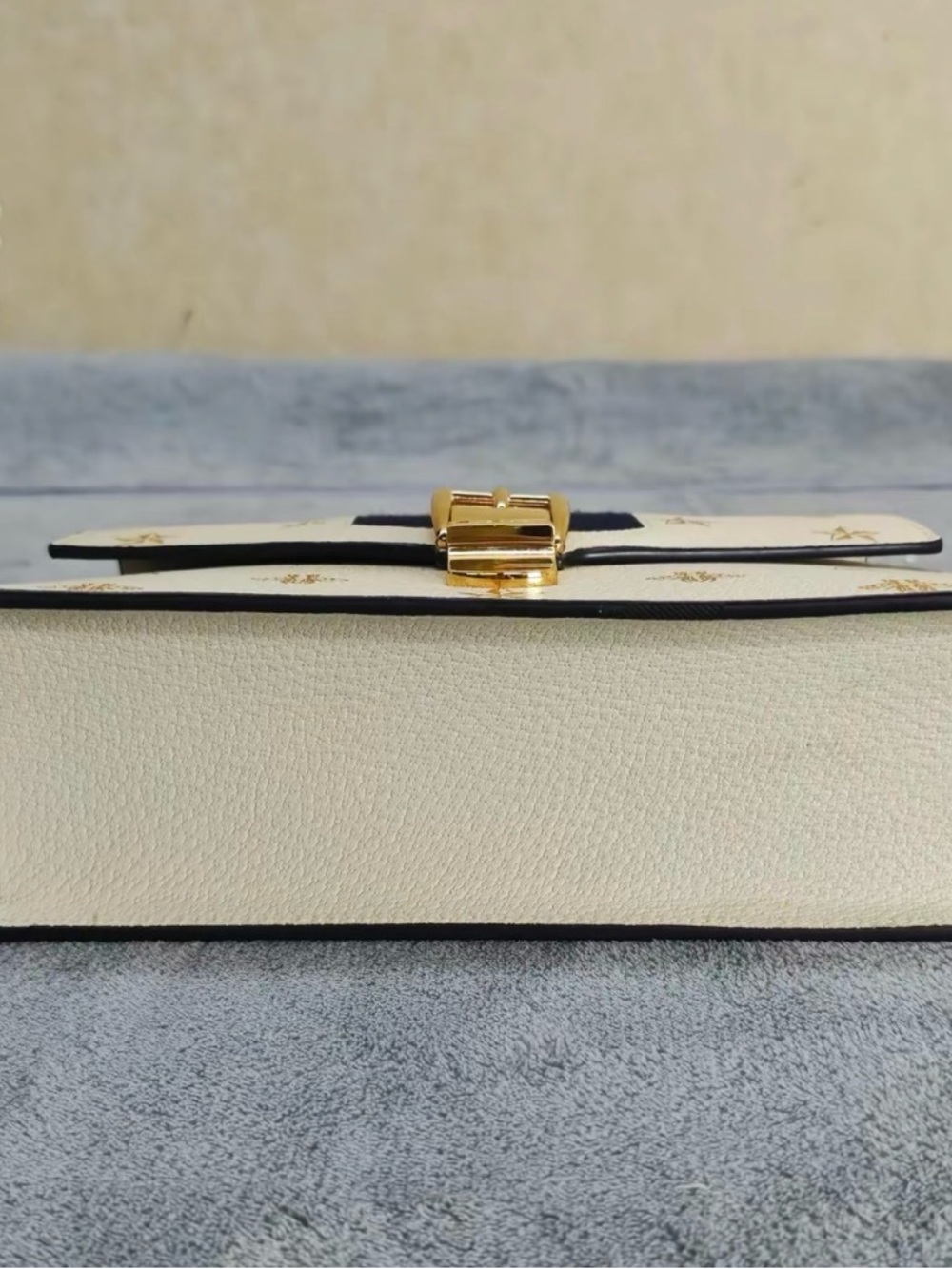 Gucci White Shoulder Bag with Navy & Red Web and Gold Hardware - Picture 3 of 7